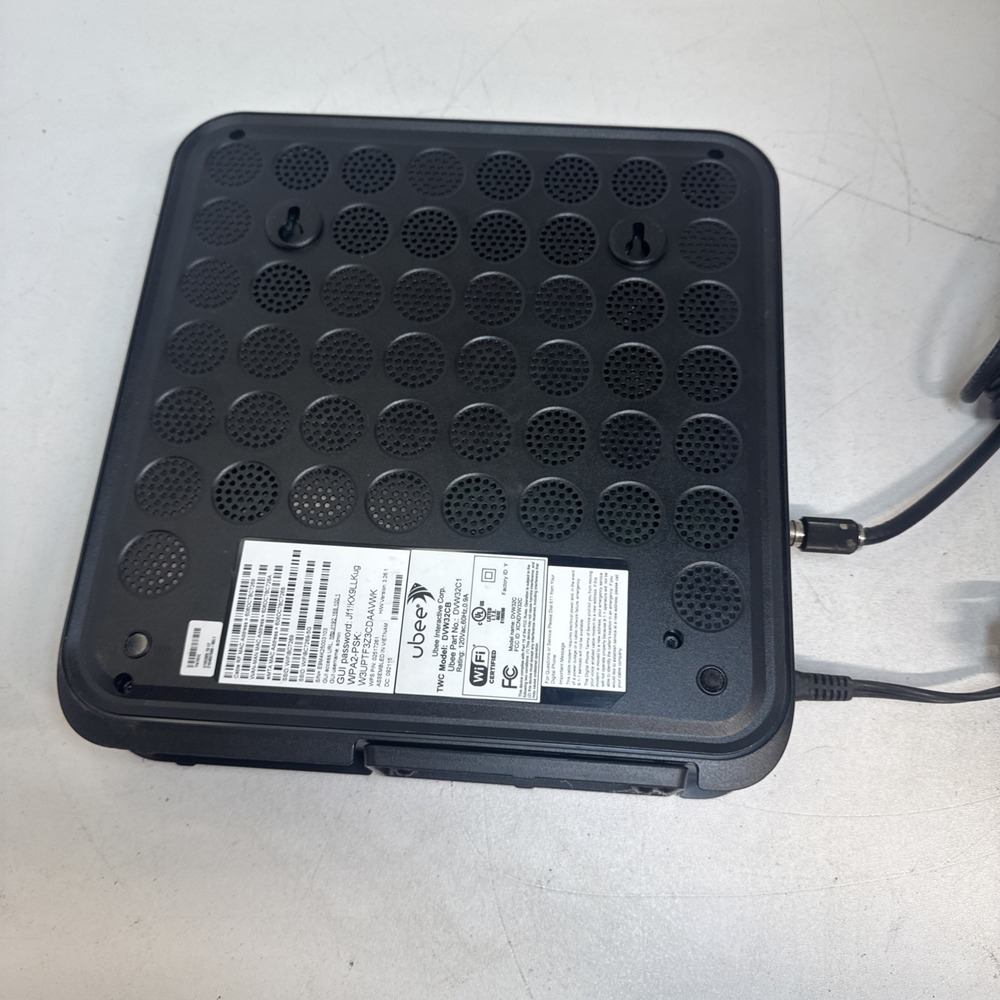 Ubee DVW32CB Advanced Wireless Voice Gateway Modem and Router WiFi Internet - Picture 3 of 4